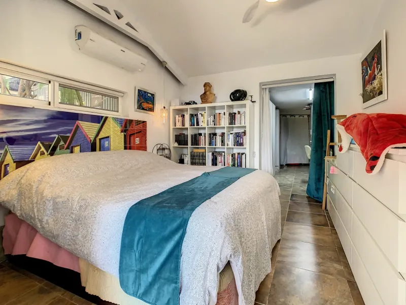 You are looking for a large villa with a heated swimming pool, neatly hidden nearly at the top of a mountain, surrounded by nature with breath-taking views of the valley up to the sea and the village of Arenas? This might just be what you are looking for.
