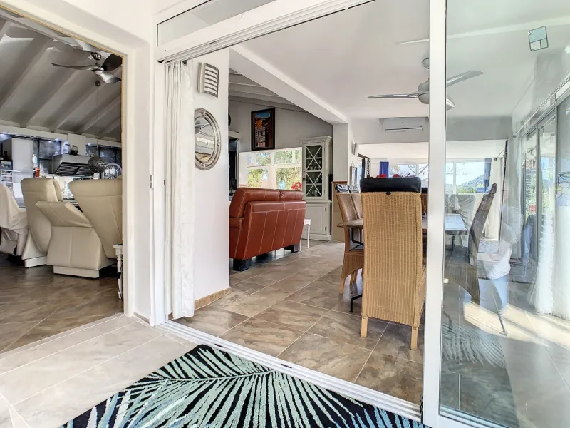 You are looking for a large villa with a heated swimming pool, neatly hidden nearly at the top of a mountain, surrounded by nature with breath-taking views of the valley up to the sea and the village of Arenas? This might just be what you are looking for.