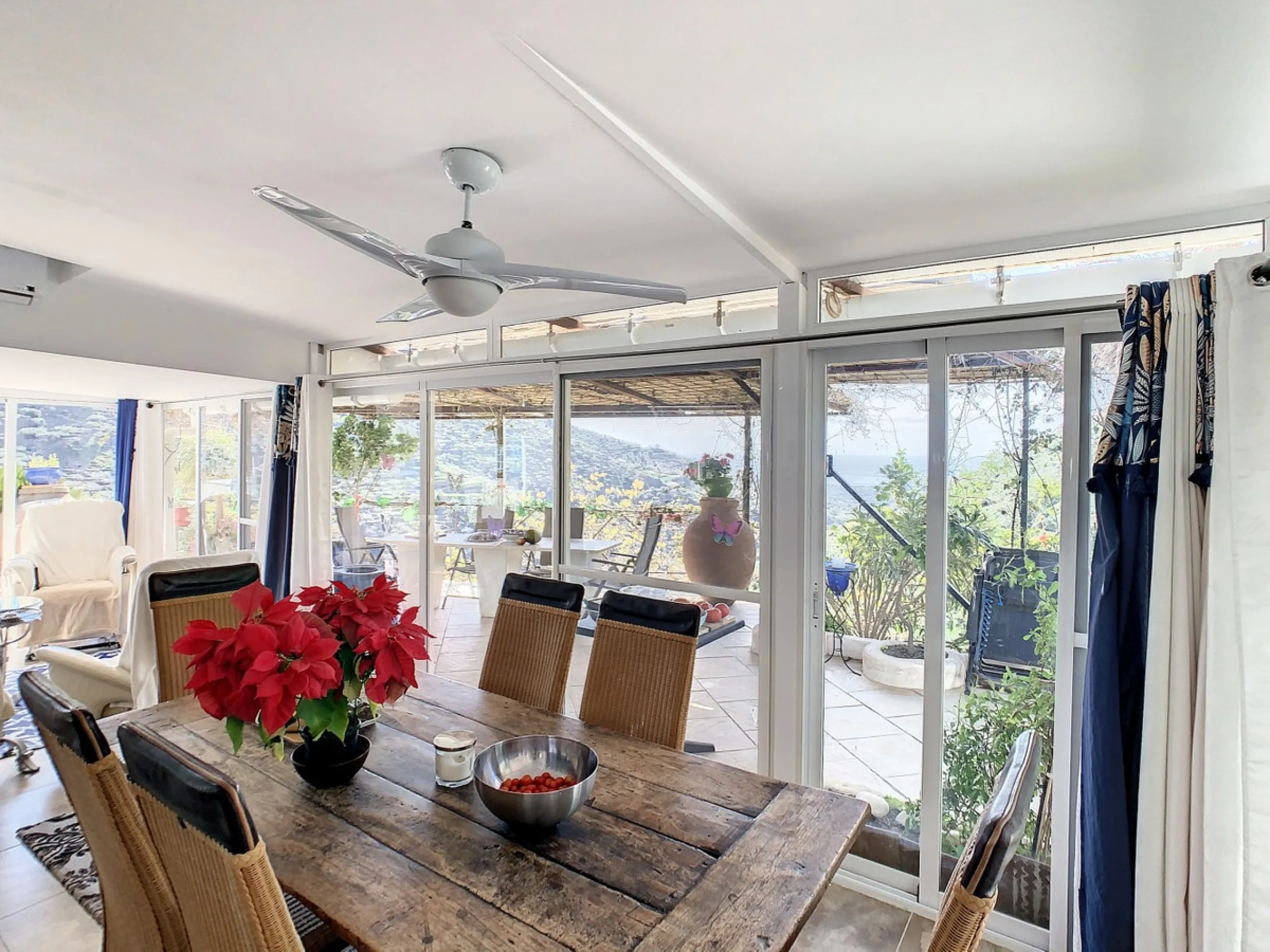You are looking for a large villa with a heated swimming pool, neatly hidden nearly at the top of a mountain, surrounded by nature with breath-taking views of the valley up to the sea and the village of Arenas? This might just be what you are looking for.