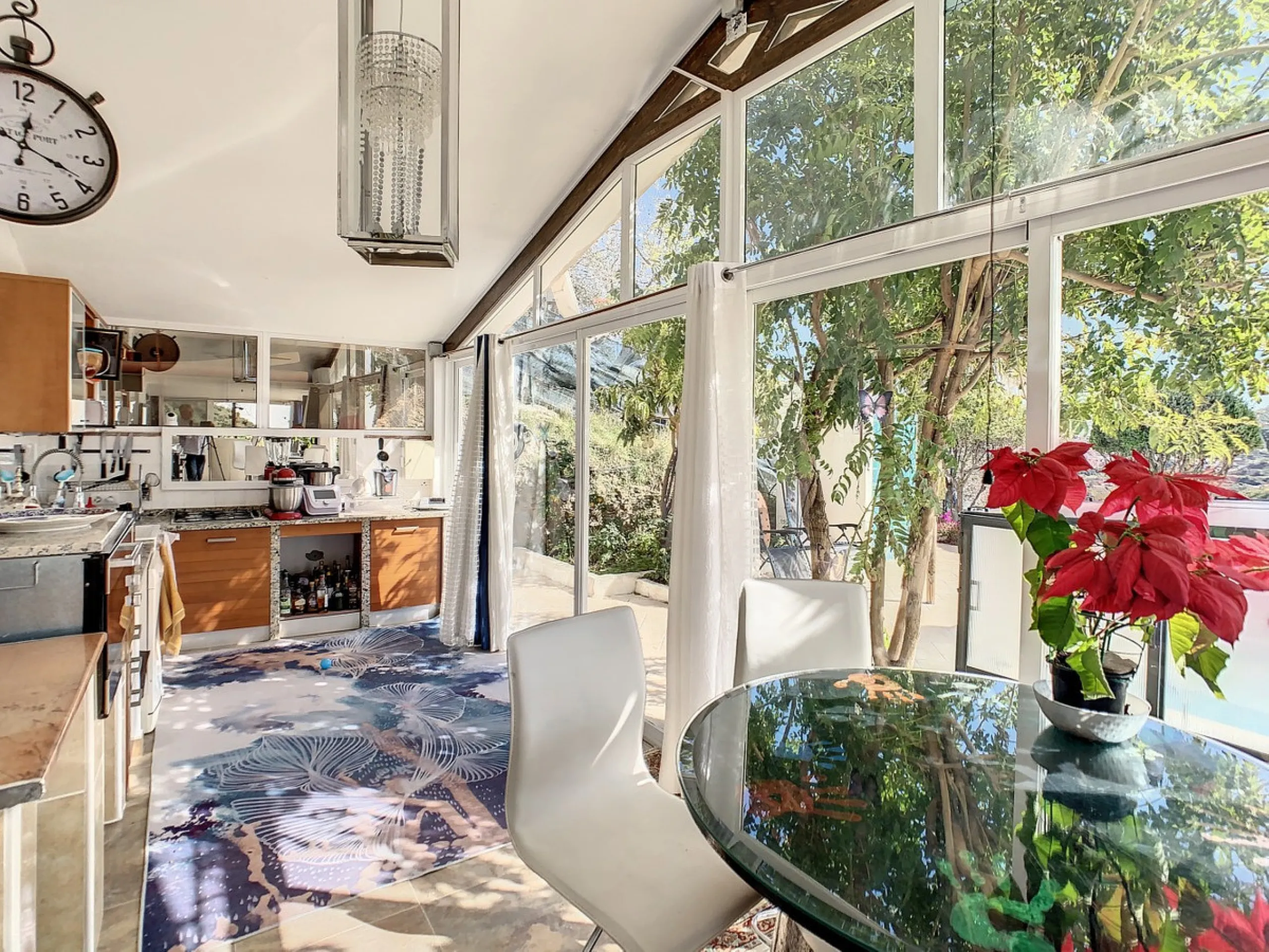 You are looking for a large villa with a heated swimming pool, neatly hidden nearly at the top of a mountain, surrounded by nature with breath-taking views of the valley up to the sea and the village of Arenas? This might just be what you are looking for.