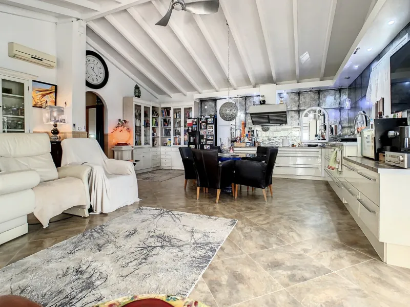 You are looking for a large villa with a heated swimming pool, neatly hidden nearly at the top of a mountain, surrounded by nature with breath-taking views of the valley up to the sea and the village of Arenas? This might just be what you are looking for.
