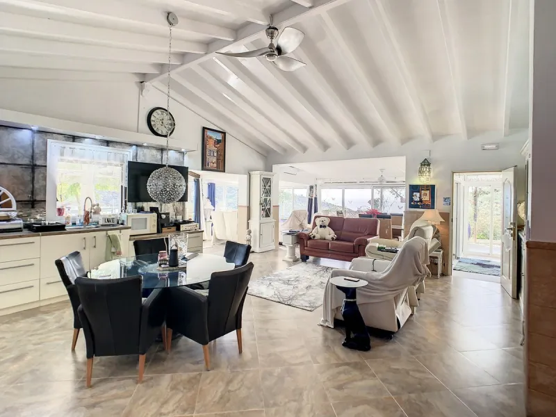 You are looking for a large villa with a heated swimming pool, neatly hidden nearly at the top of a mountain, surrounded by nature with breath-taking views of the valley up to the sea and the village of Arenas? This might just be what you are looking for.