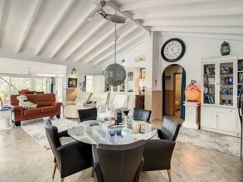 You are looking for a large villa with a heated swimming pool, neatly hidden nearly at the top of a mountain, surrounded by nature with breath-taking views of the valley up to the sea and the village of Arenas? This might just be what you are looking for.