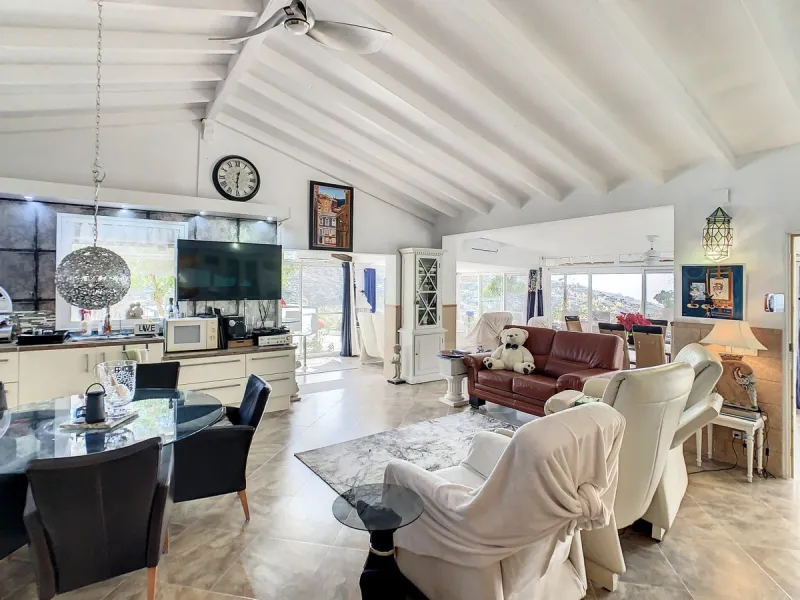 You are looking for a large villa with a heated swimming pool, neatly hidden nearly at the top of a mountain, surrounded by nature with breath-taking views of the valley up to the sea and the village of Arenas? This might just be what you are looking for.