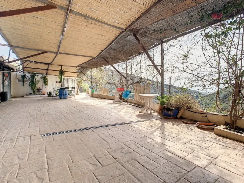 You are looking for a large villa with a heated swimming pool, neatly hidden nearly at the top of a mountain, surrounded by nature with breath-taking views of the valley up to the sea and the village of Arenas? This might just be what you are looking for.