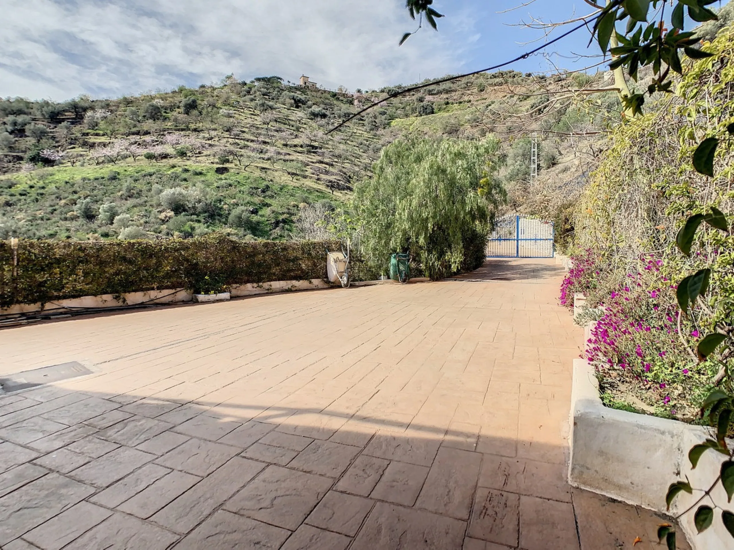You are looking for a large villa with a heated swimming pool, neatly hidden nearly at the top of a mountain, surrounded by nature with breath-taking views of the valley up to the sea and the village of Arenas? This might just be what you are looking for.