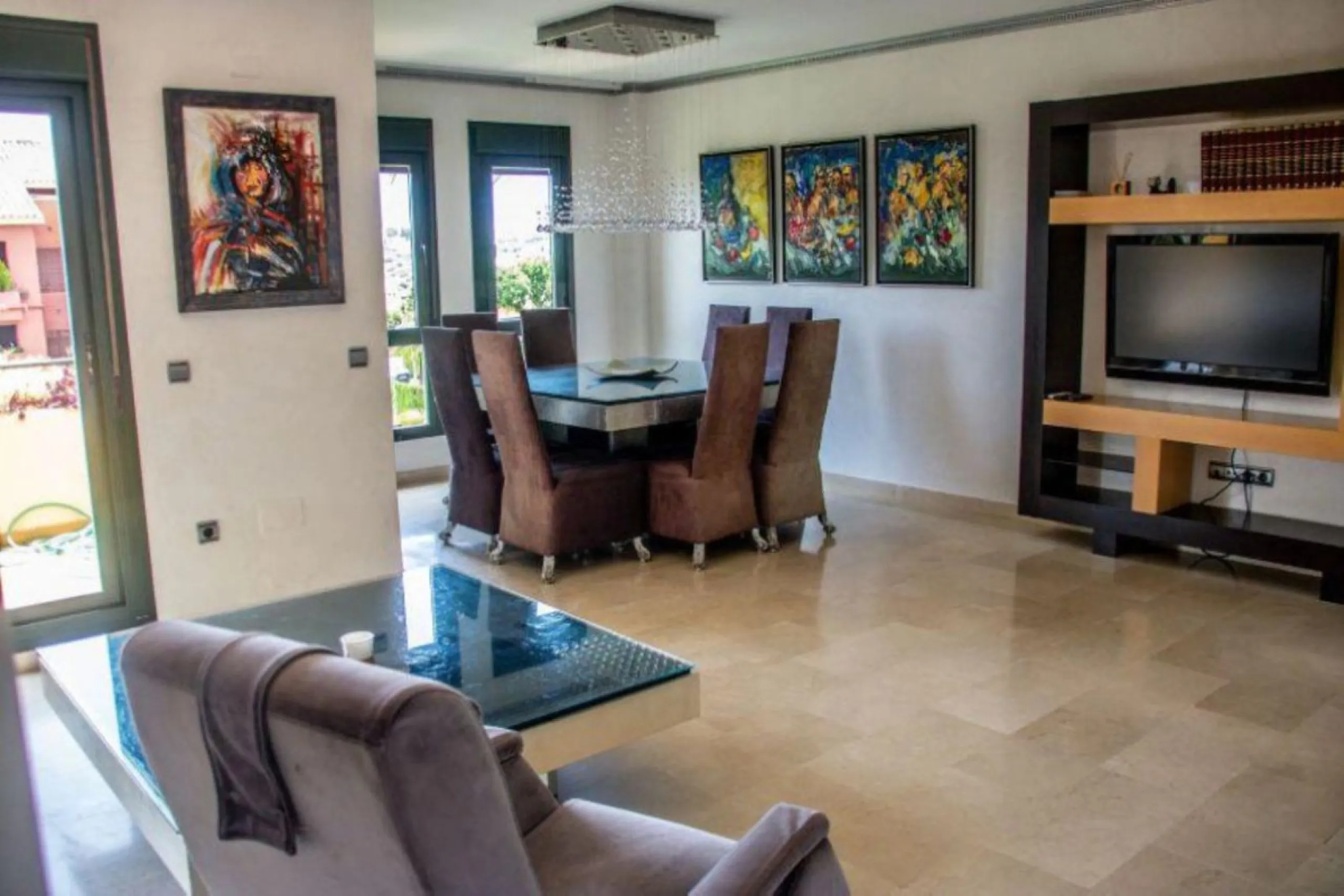 3 Bedrooms, 3 Bathrooms, Built 300 m², Terrace 60 m².