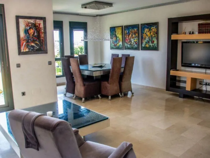 3 Bedrooms, 3 Bathrooms, Built 300 m², Terrace 60 m².