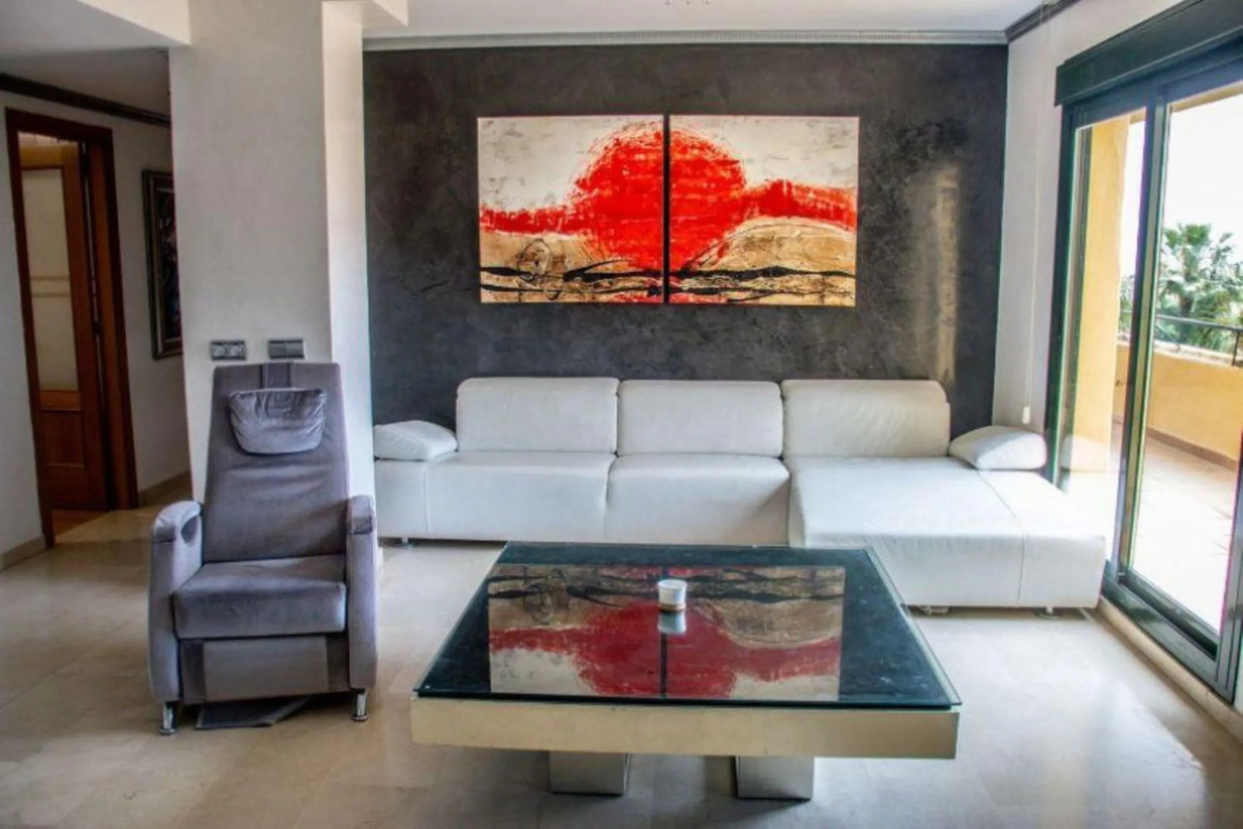 3 Bedrooms, 3 Bathrooms, Built 300 m², Terrace 60 m².