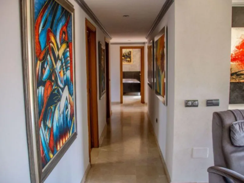 3 Bedrooms, 3 Bathrooms, Built 300 m², Terrace 60 m².