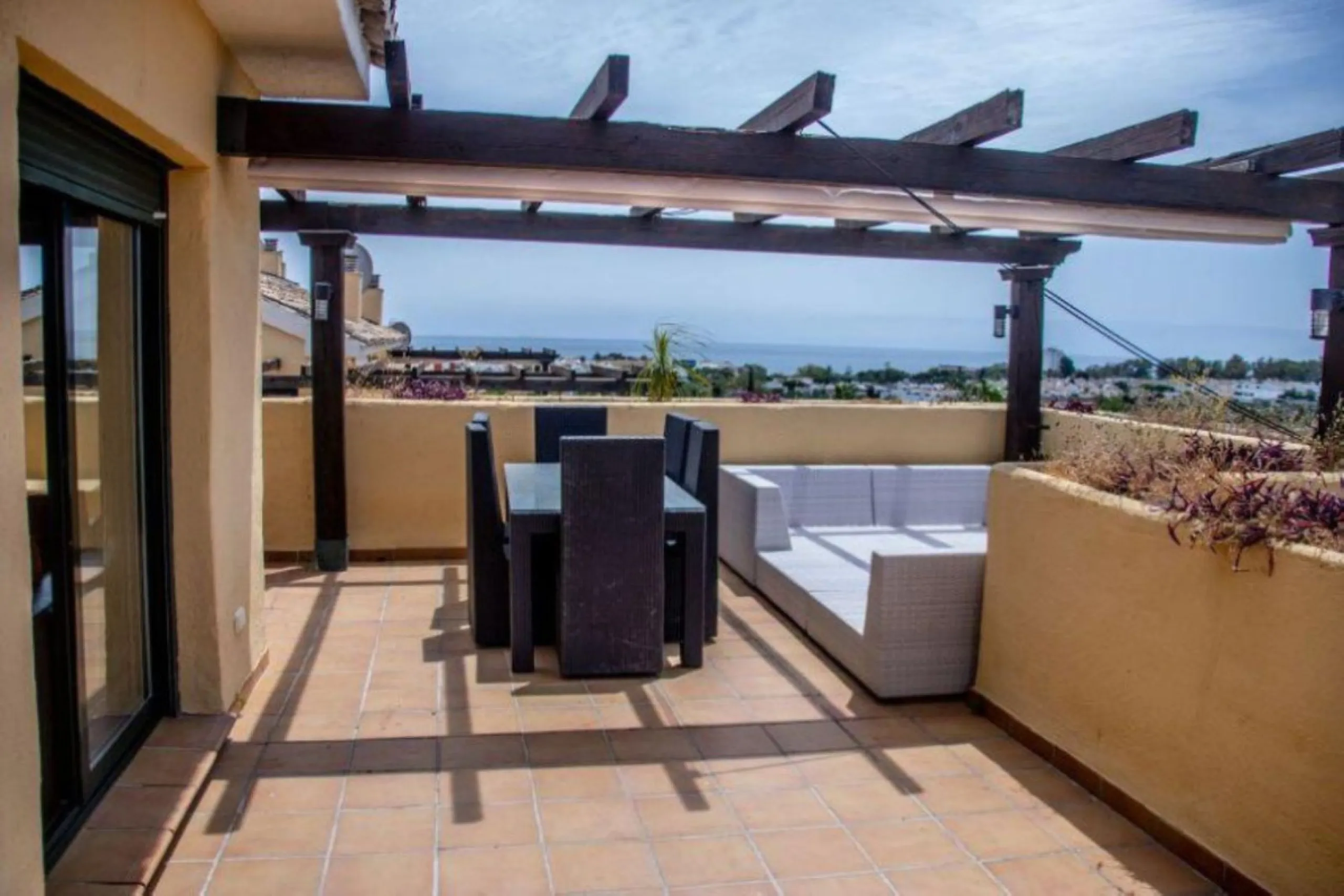 3 Bedrooms, 3 Bathrooms, Built 300 m², Terrace 60 m².