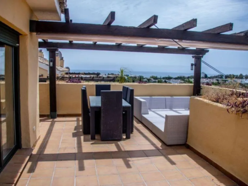 3 Bedrooms, 3 Bathrooms, Built 300 m², Terrace 60 m².