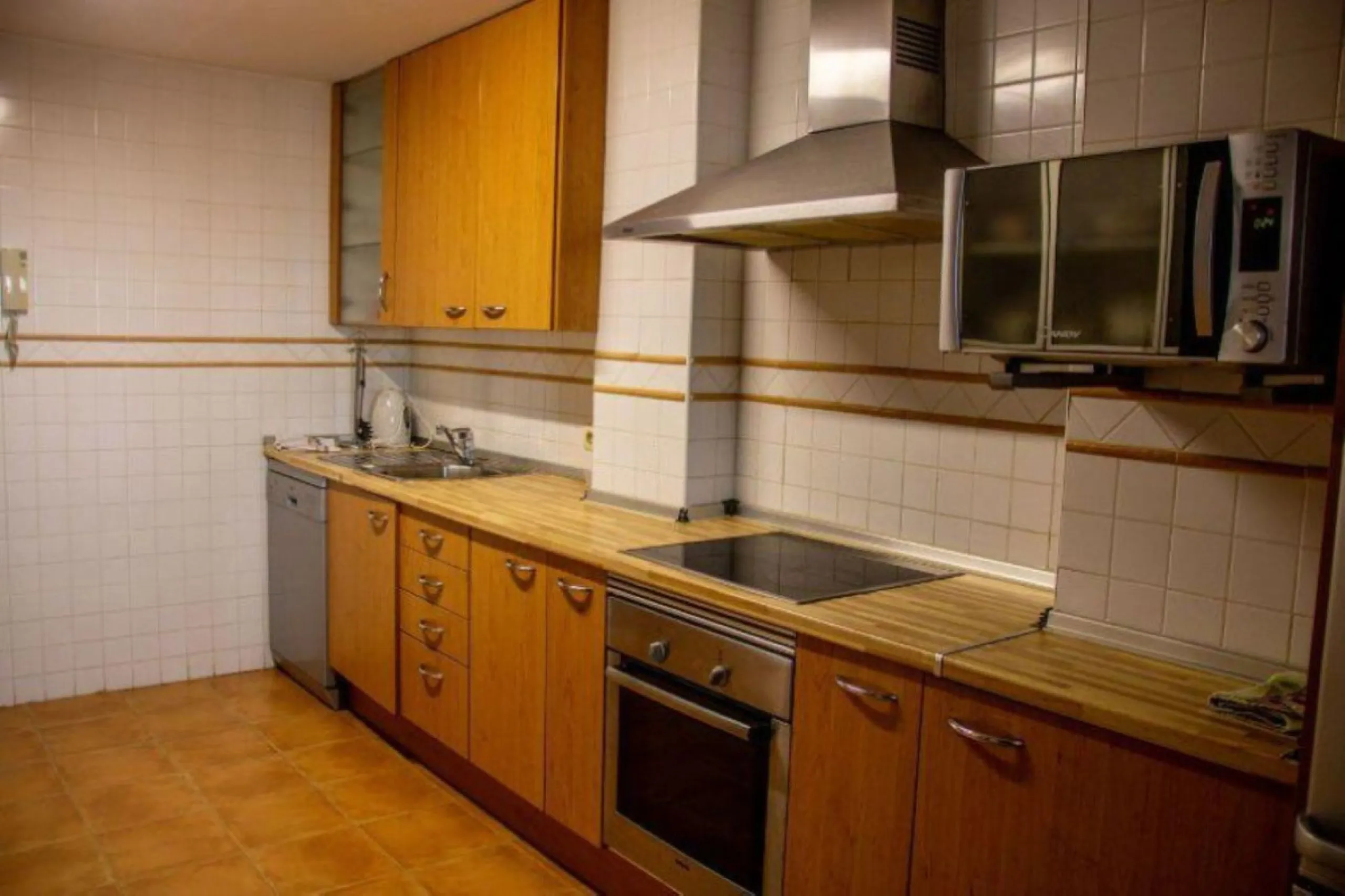3 Bedrooms, 3 Bathrooms, Built 300 m², Terrace 60 m².