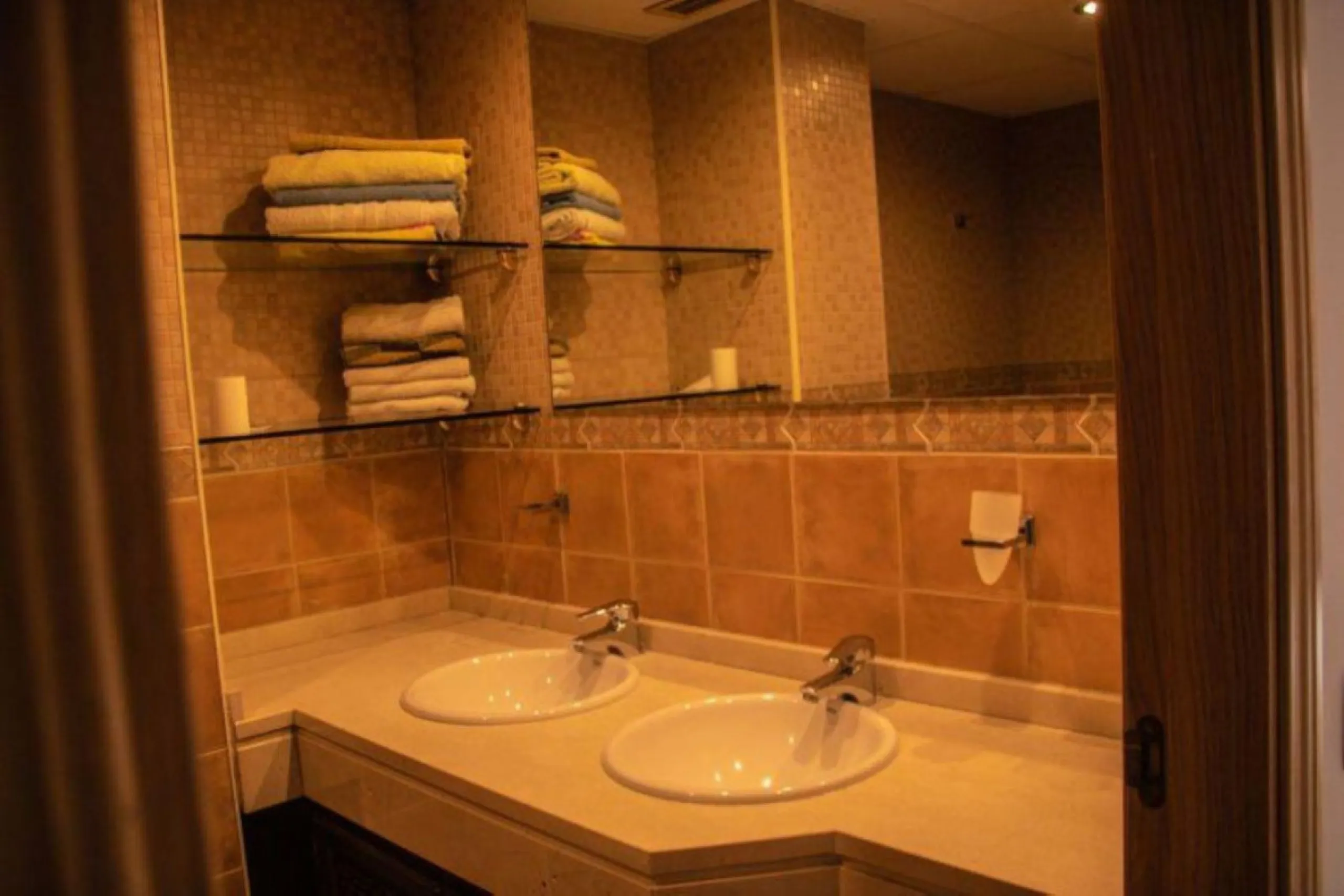 3 Bedrooms, 3 Bathrooms, Built 300 m², Terrace 60 m².