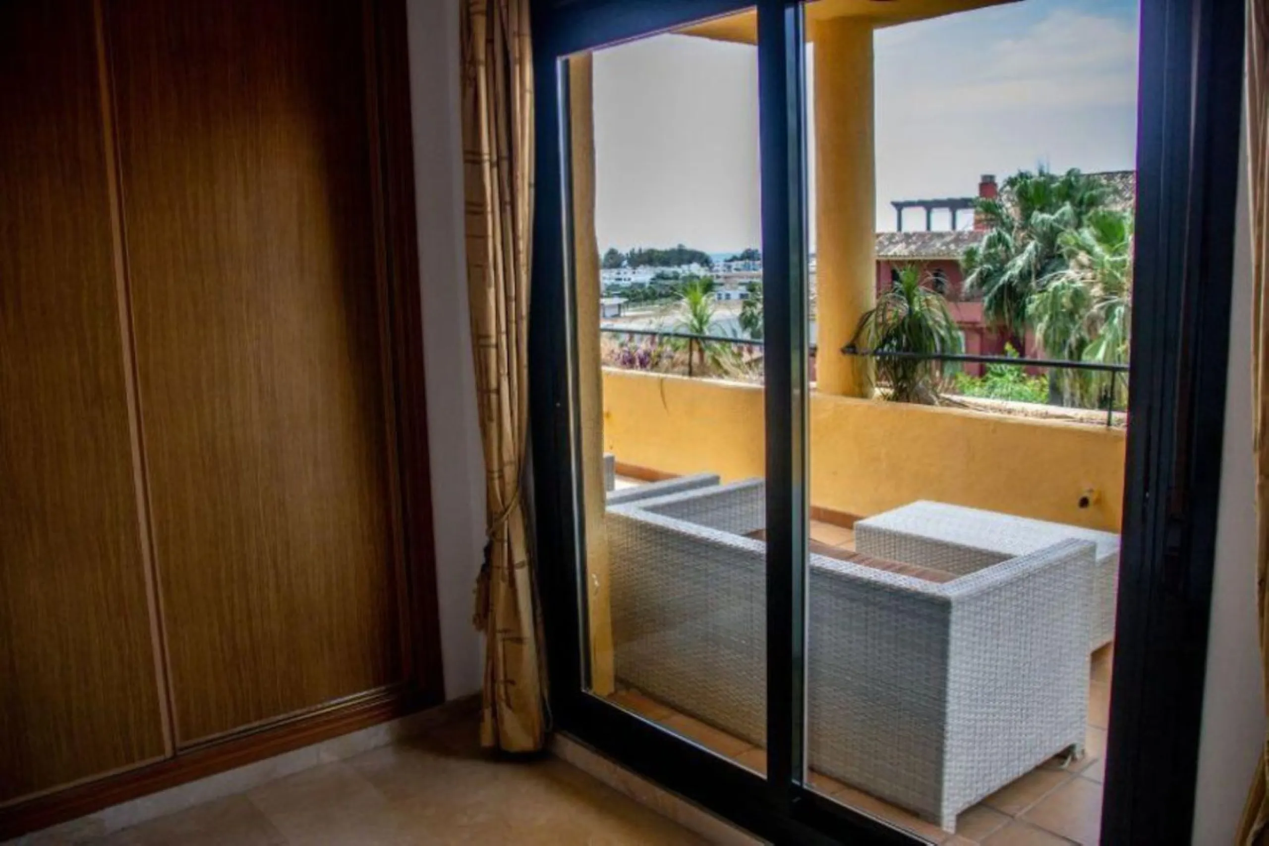 3 Bedrooms, 3 Bathrooms, Built 300 m², Terrace 60 m².