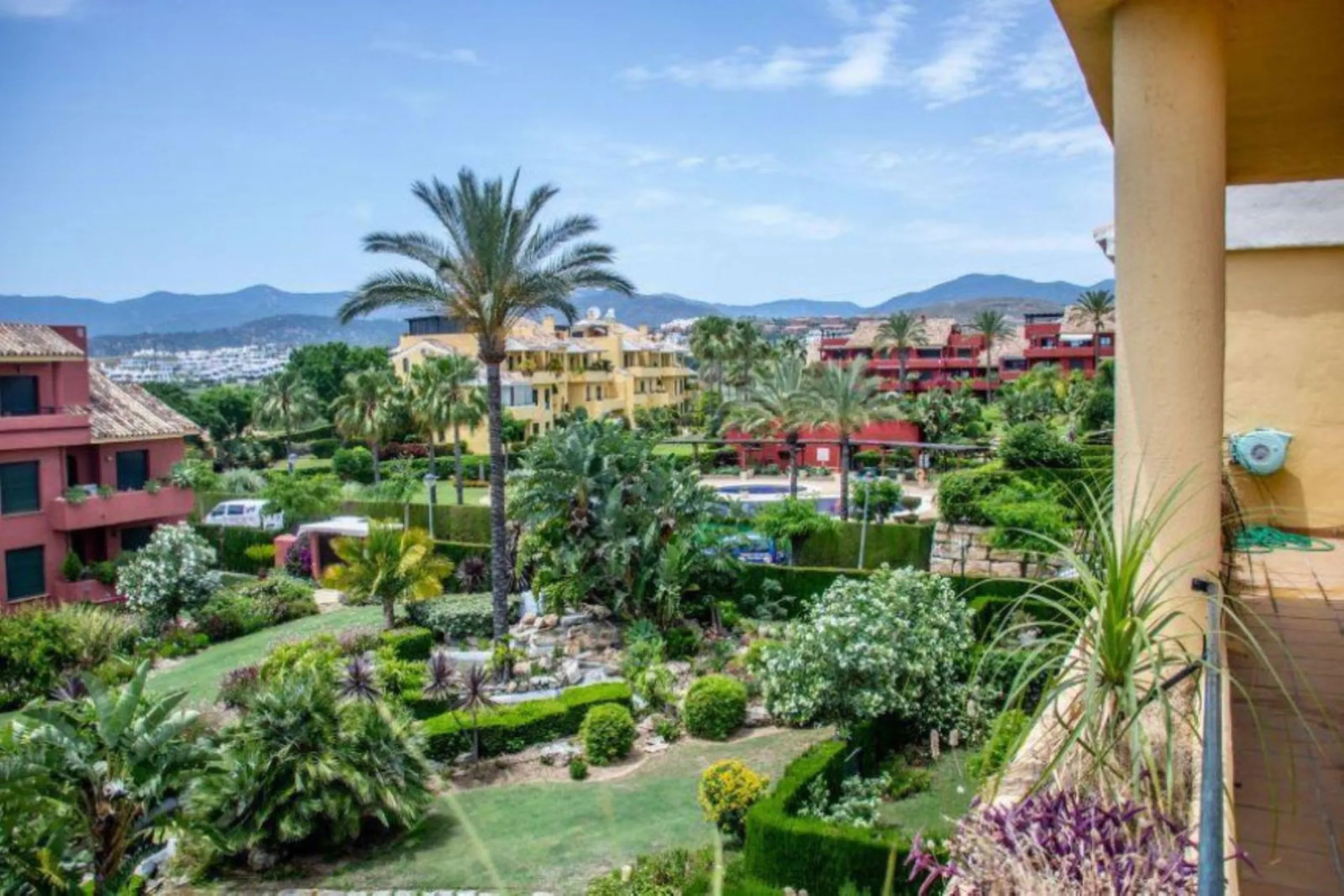 3 Bedrooms, 3 Bathrooms, Built 300 m², Terrace 60 m².