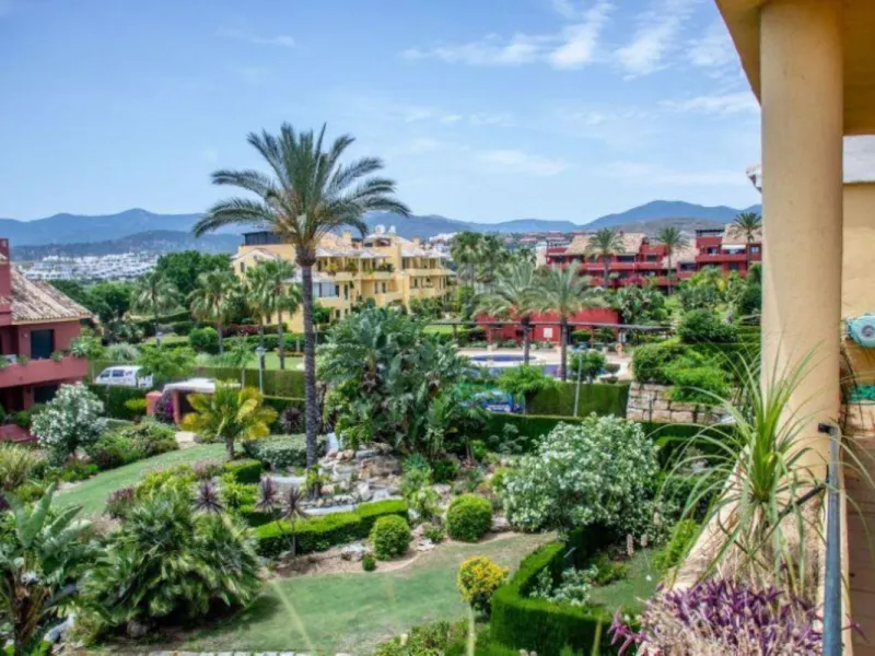 3 Bedrooms, 3 Bathrooms, Built 300 m², Terrace 60 m².