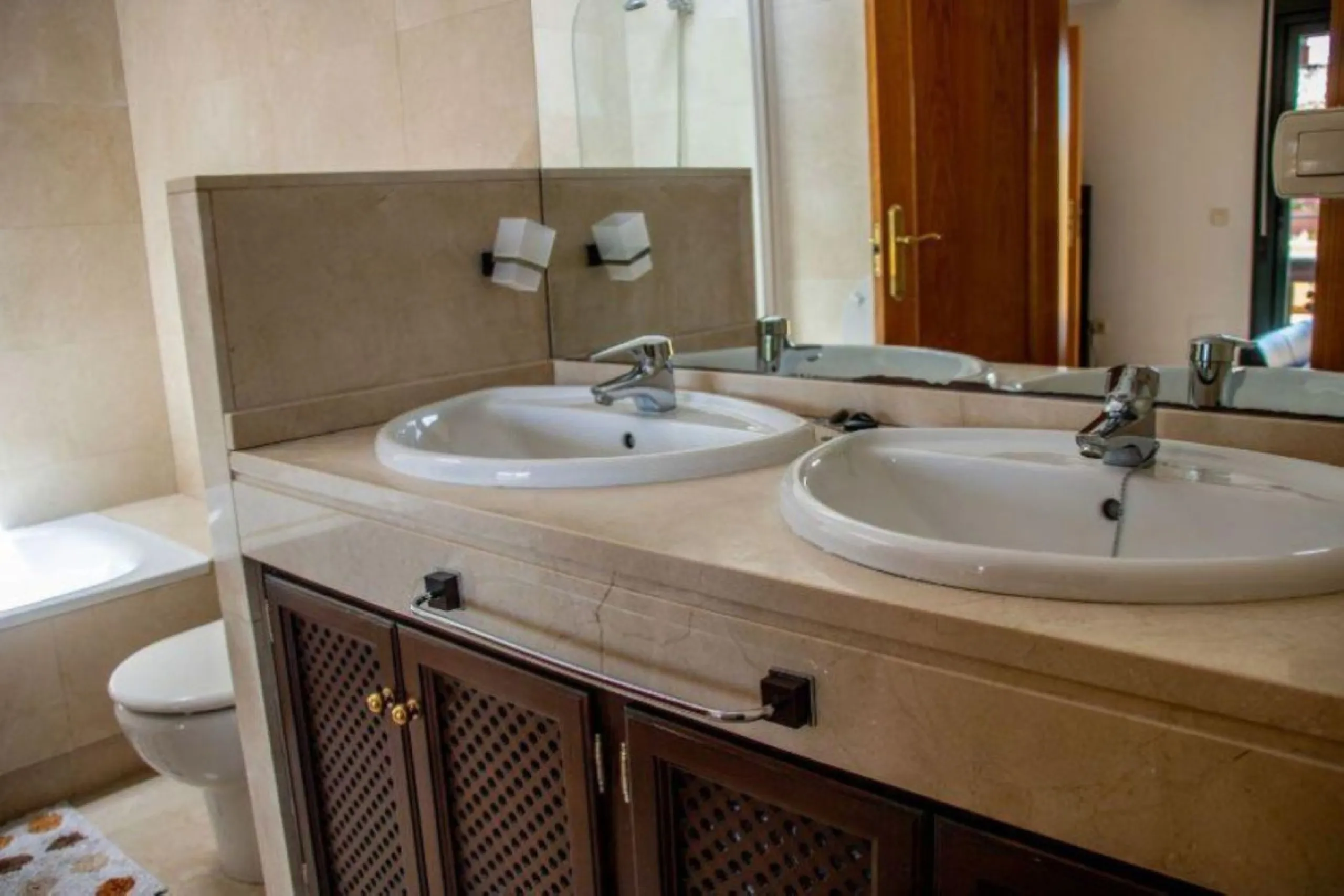 3 Bedrooms, 3 Bathrooms, Built 300 m², Terrace 60 m².