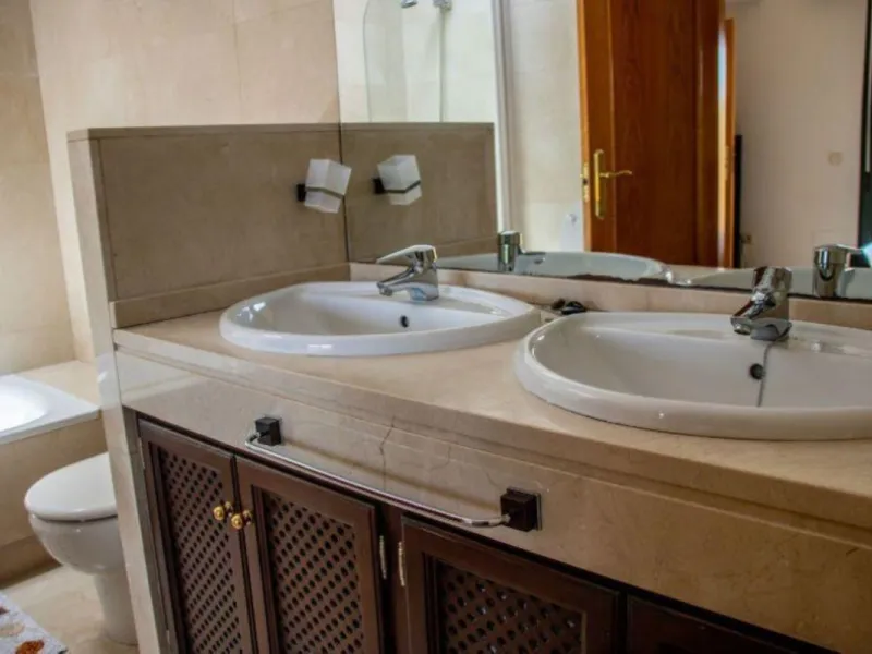 3 Bedrooms, 3 Bathrooms, Built 300 m², Terrace 60 m².