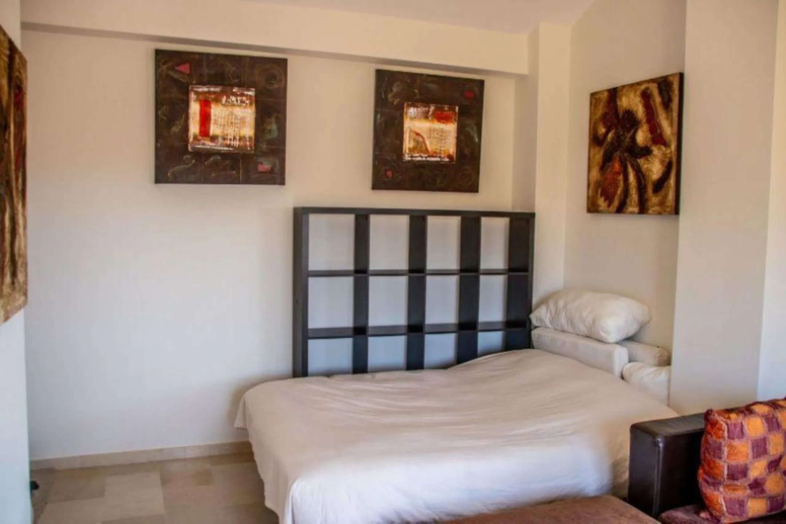 3 Bedrooms, 3 Bathrooms, Built 300 m², Terrace 60 m².