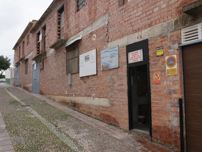 Are you looking for an investment in one of the areas with the best views in Vélez Málaga? If that is so, this property is for you. With all the projects already approved and sufficient space for 9 apartments and 11 parking spots. The project is made up b