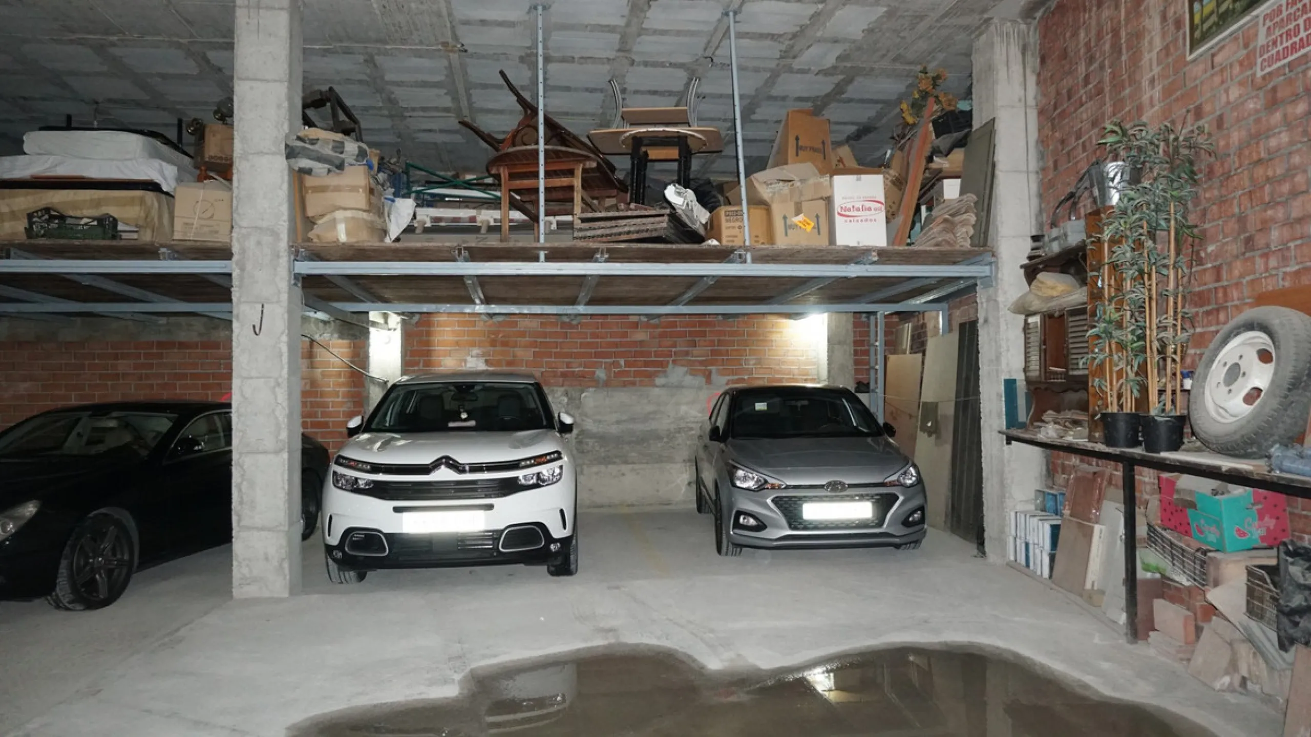 Are you looking for an investment in one of the areas with the best views in Vélez Málaga? If that is so, this property is for you. With all the projects already approved and sufficient space for 9 apartments and 11 parking spots. The project is made up b