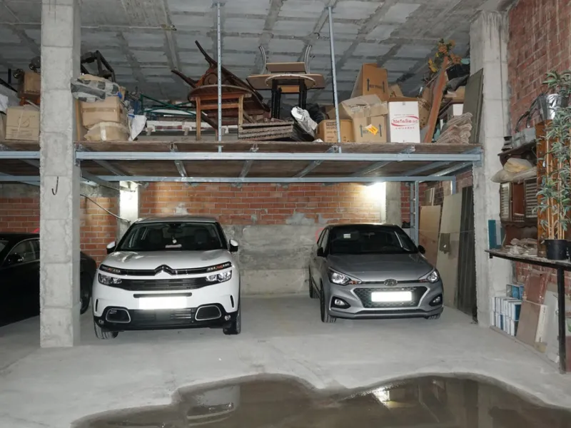 Are you looking for an investment in one of the areas with the best views in Vélez Málaga? If that is so, this property is for you. With all the projects already approved and sufficient space for 9 apartments and 11 parking spots. The project is made up b