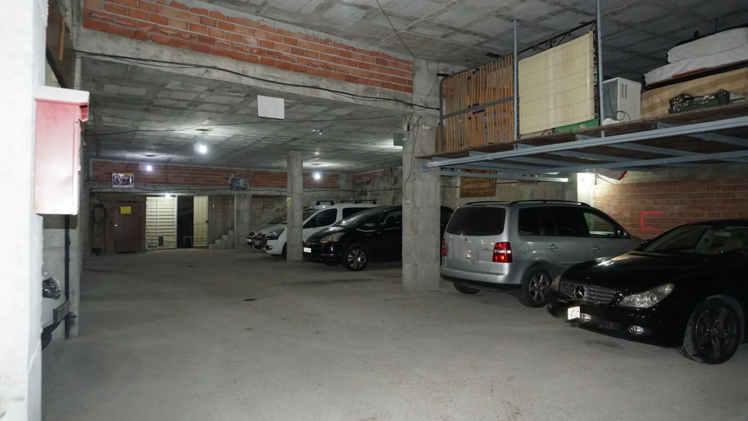 Are you looking for an investment in one of the areas with the best views in Vélez Málaga? If that is so, this property is for you. With all the projects already approved and sufficient space for 9 apartments and 11 parking spots. The project is made up b