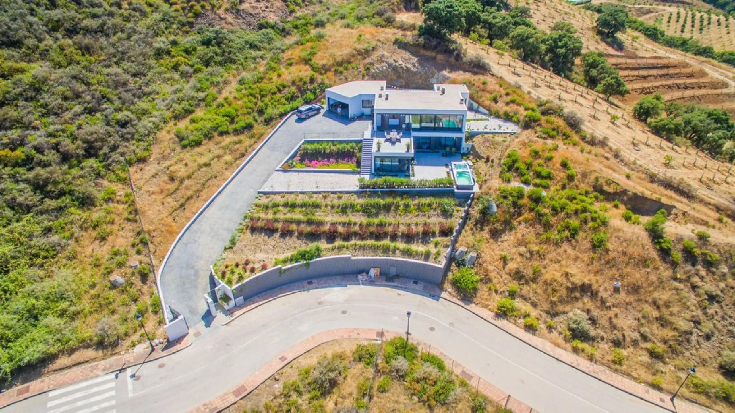 House - Detached Villa в продаже в Mijas, Málaga. В доме 4 спален и 3 ванных комнат. Площадь дома 252 м². Площадь участка 1853 м²