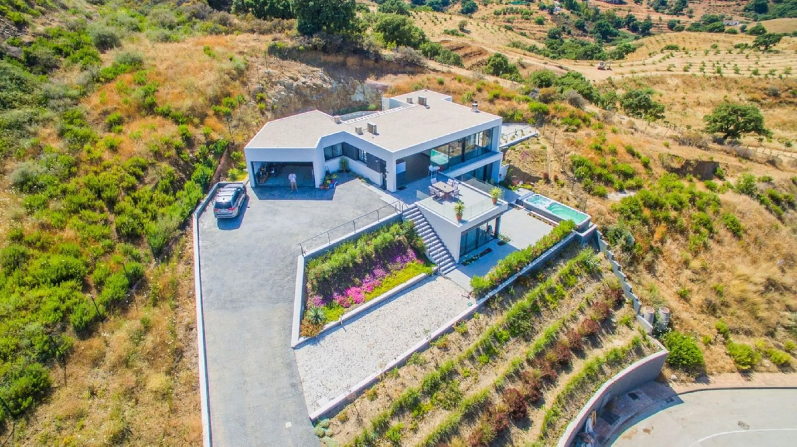 House - Detached Villa в продаже в Mijas, Málaga. В доме 4 спален и 3 ванных комнат. Площадь дома 252 м². Площадь участка 1853 м²