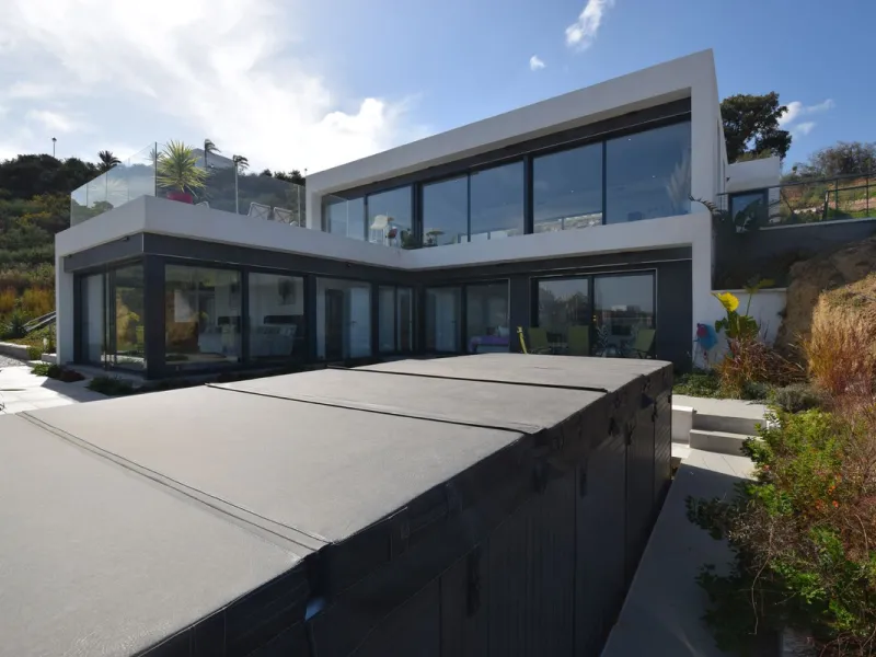 House - Detached Villa в продаже в Mijas, Málaga. В доме 4 спален и 3 ванных комнат. Площадь дома 252 м². Площадь участка 1853 м²
