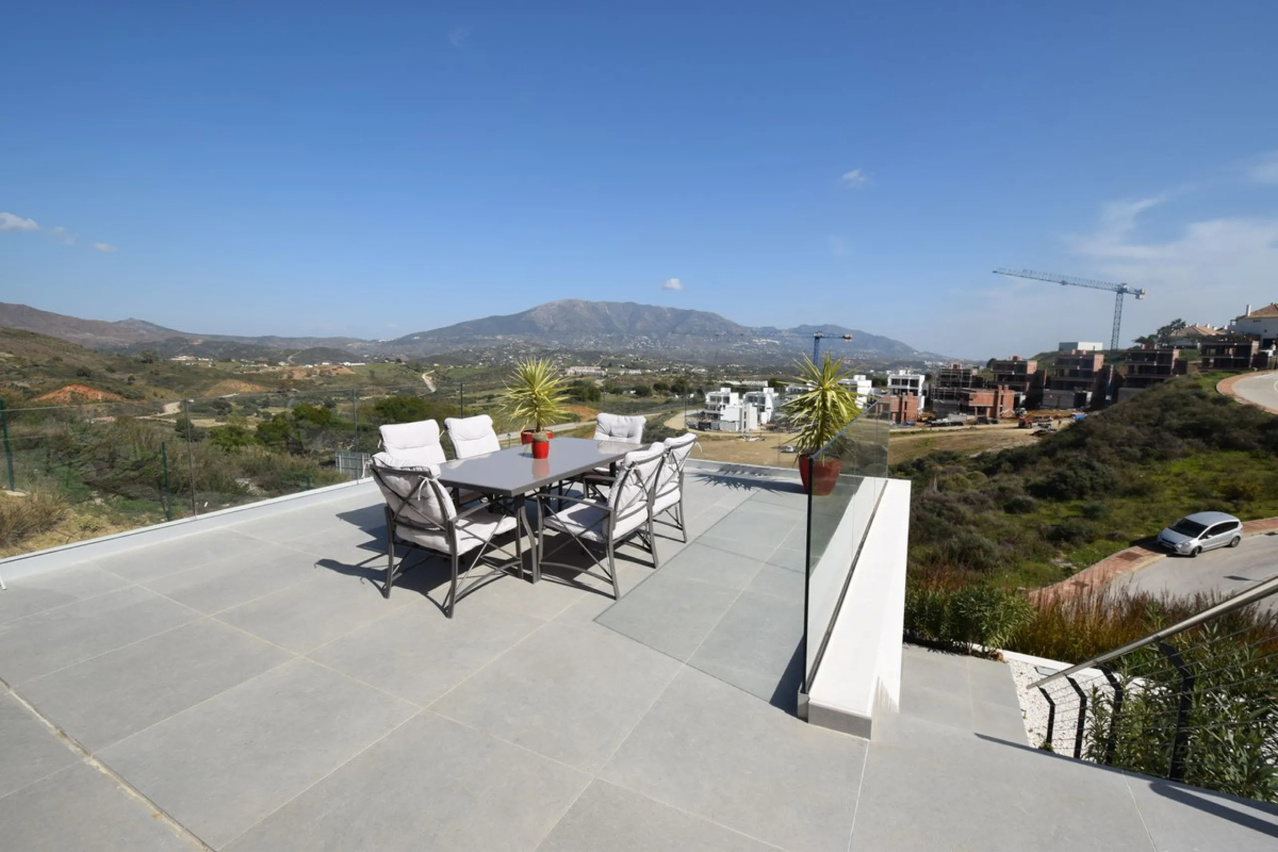 House - Detached Villa в продаже в Mijas, Málaga. В доме 4 спален и 3 ванных комнат. Площадь дома 252 м². Площадь участка 1853 м²
