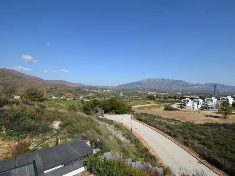 House - Detached Villa в продаже в Mijas, Málaga. В доме 4 спален и 3 ванных комнат. Площадь дома 252 м². Площадь участка 1853 м²