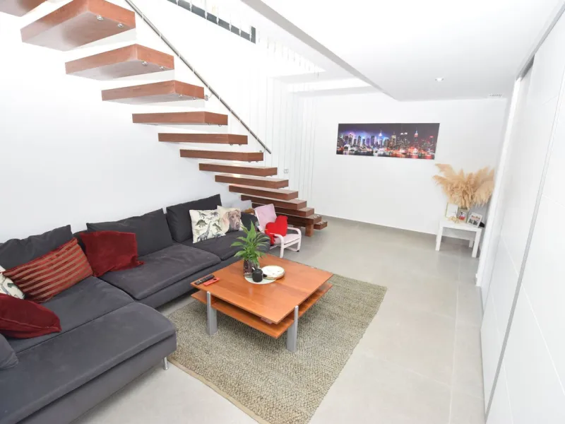 House - Detached Villa в продаже в Mijas, Málaga. В доме 4 спален и 3 ванных комнат. Площадь дома 252 м². Площадь участка 1853 м²