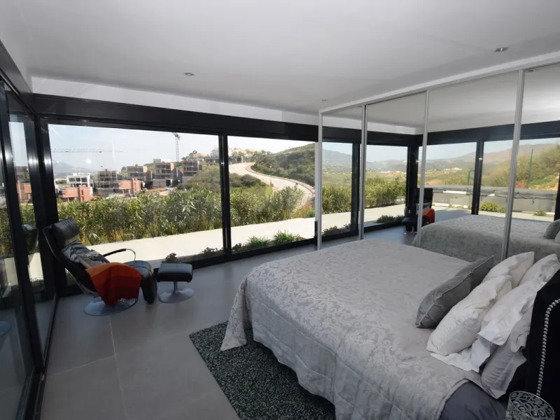 House - Detached Villa в продаже в Mijas, Málaga. В доме 4 спален и 3 ванных комнат. Площадь дома 252 м². Площадь участка 1853 м²