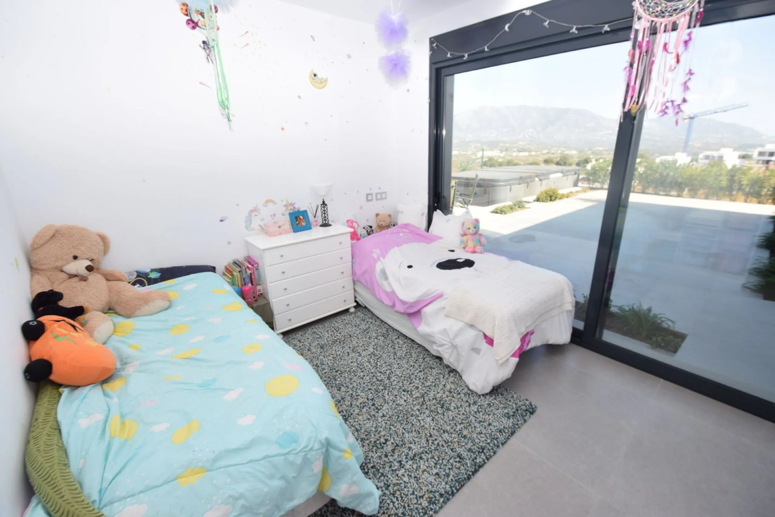 House - Detached Villa в продаже в Mijas, Málaga. В доме 4 спален и 3 ванных комнат. Площадь дома 252 м². Площадь участка 1853 м²