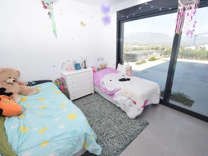 House - Detached Villa в продаже в Mijas, Málaga. В доме 4 спален и 3 ванных комнат. Площадь дома 252 м². Площадь участка 1853 м²