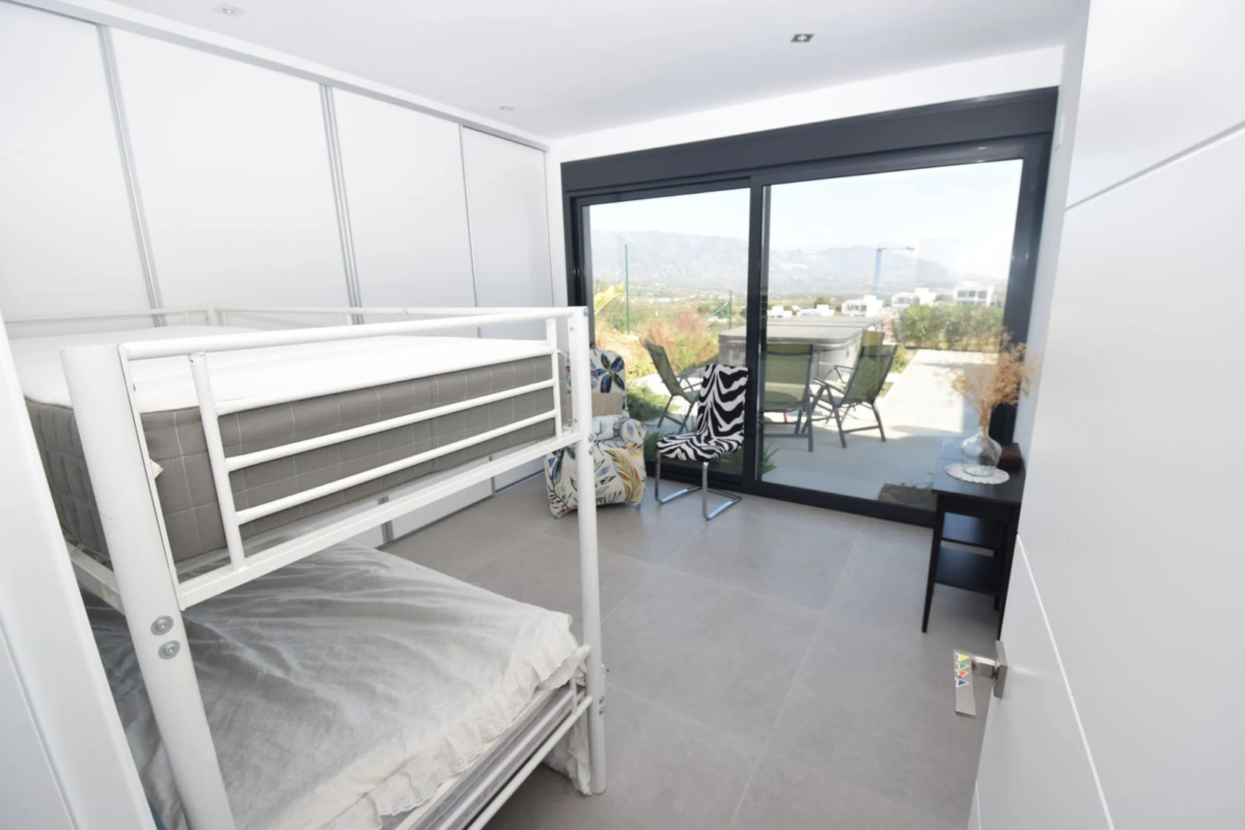 House - Detached Villa в продаже в Mijas, Málaga. В доме 4 спален и 3 ванных комнат. Площадь дома 252 м². Площадь участка 1853 м²