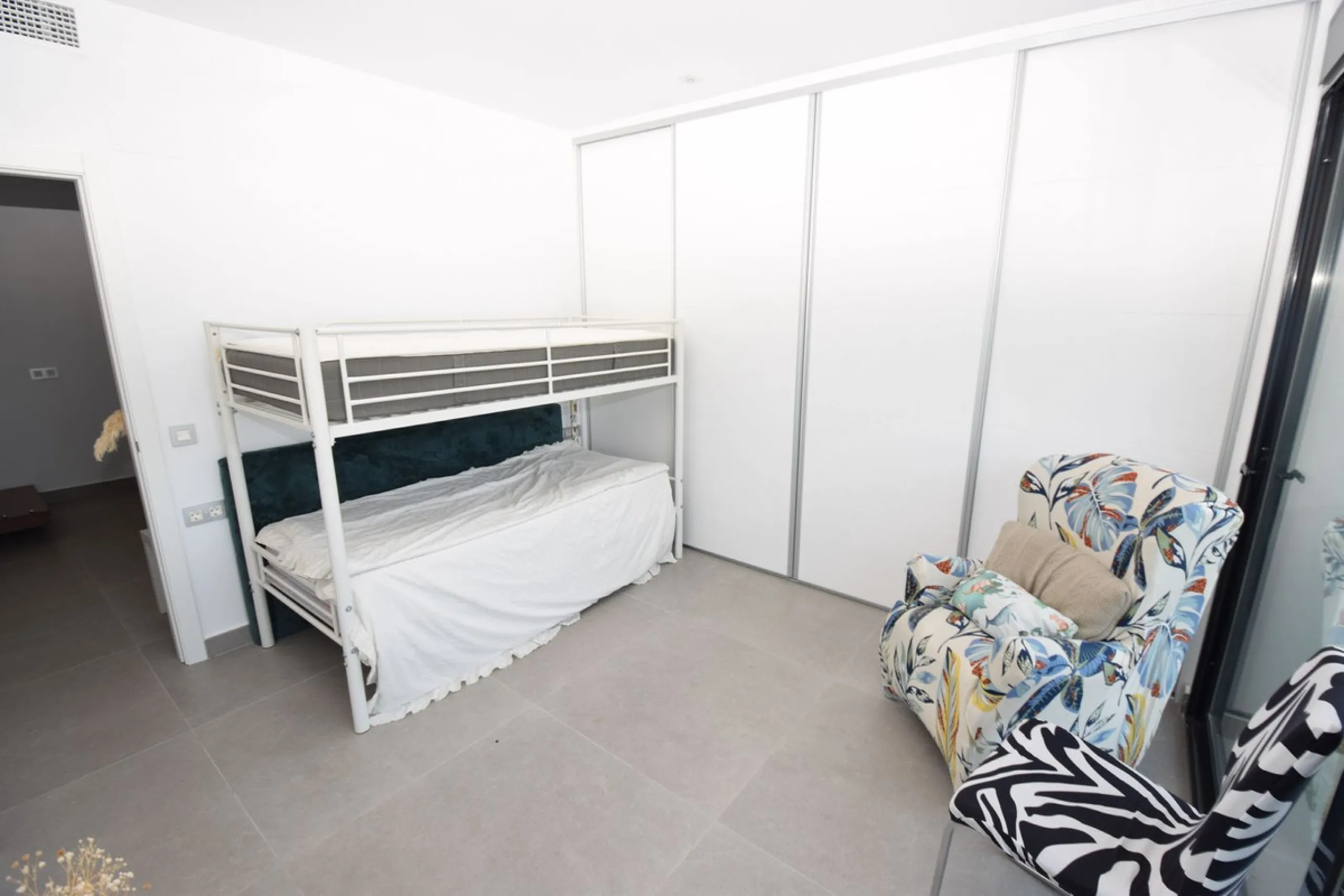 House - Detached Villa в продаже в Mijas, Málaga. В доме 4 спален и 3 ванных комнат. Площадь дома 252 м². Площадь участка 1853 м²