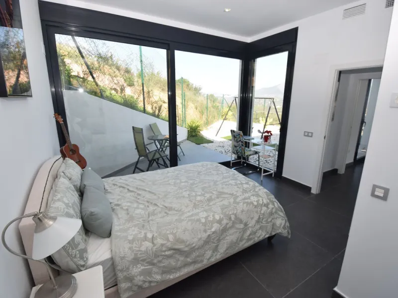 House - Detached Villa в продаже в Mijas, Málaga. В доме 4 спален и 3 ванных комнат. Площадь дома 252 м². Площадь участка 1853 м²