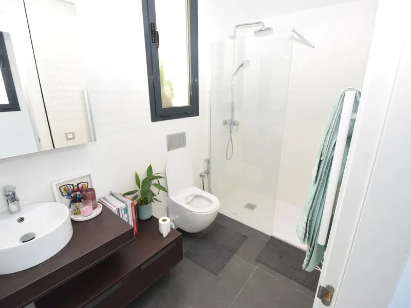 House - Detached Villa в продаже в Mijas, Málaga. В доме 4 спален и 3 ванных комнат. Площадь дома 252 м². Площадь участка 1853 м²