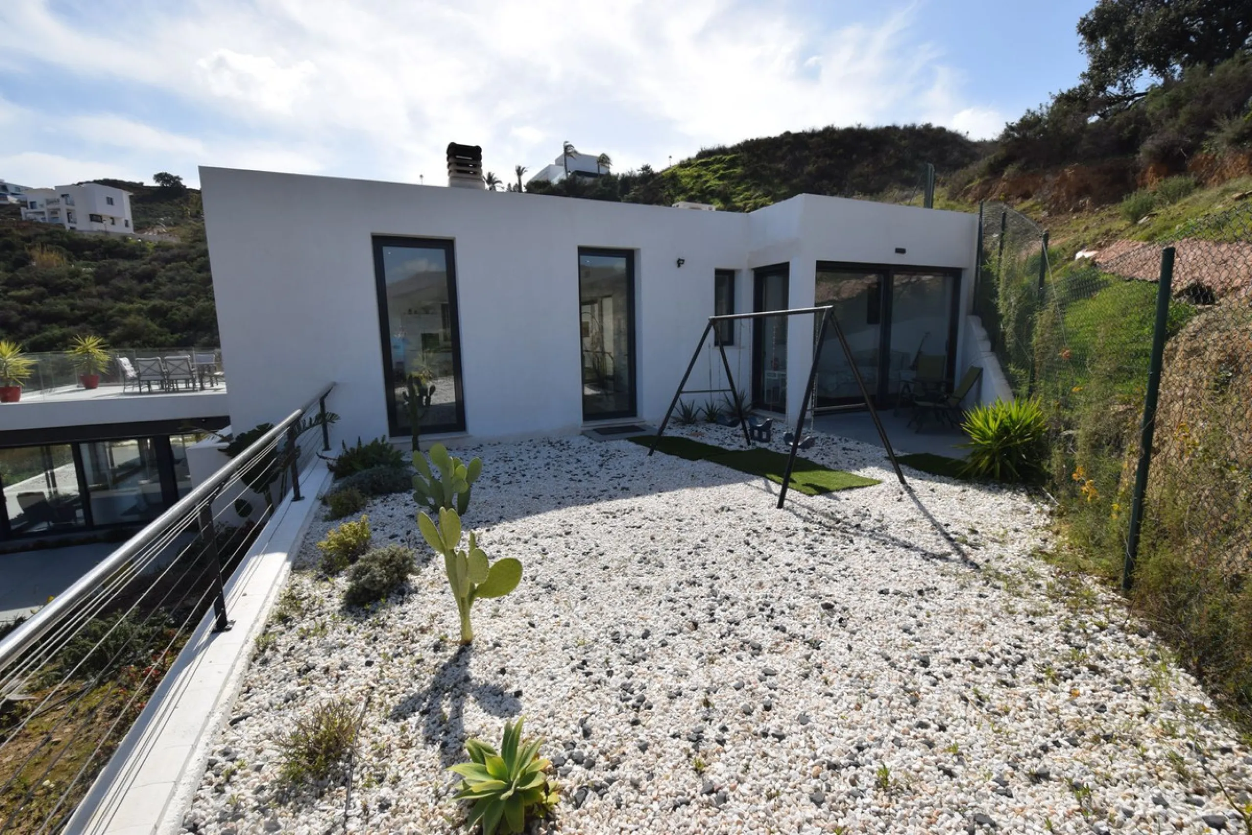 House - Detached Villa в продаже в Mijas, Málaga. В доме 4 спален и 3 ванных комнат. Площадь дома 252 м². Площадь участка 1853 м²