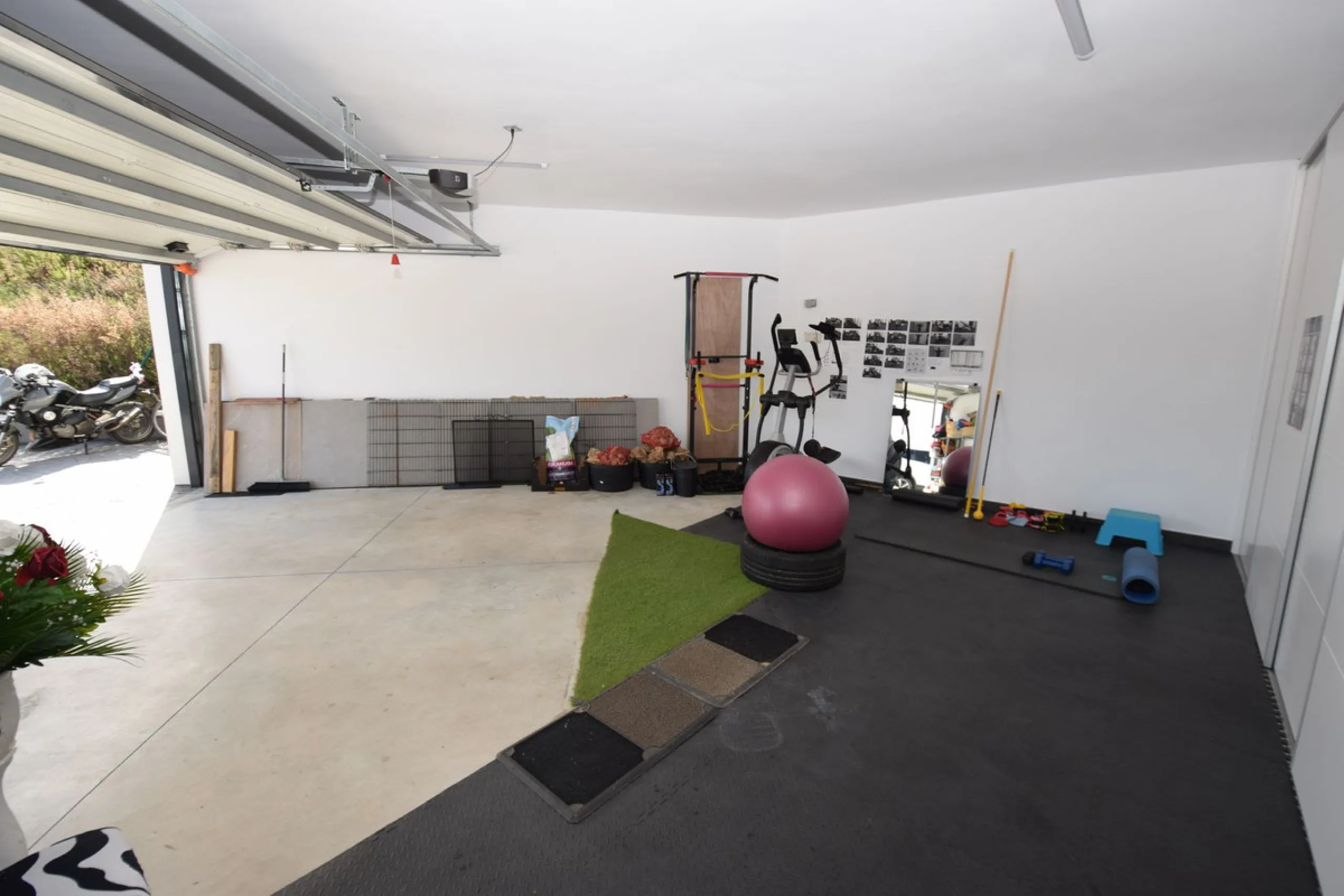 House - Detached Villa в продаже в Mijas, Málaga. В доме 4 спален и 3 ванных комнат. Площадь дома 252 м². Площадь участка 1853 м²
