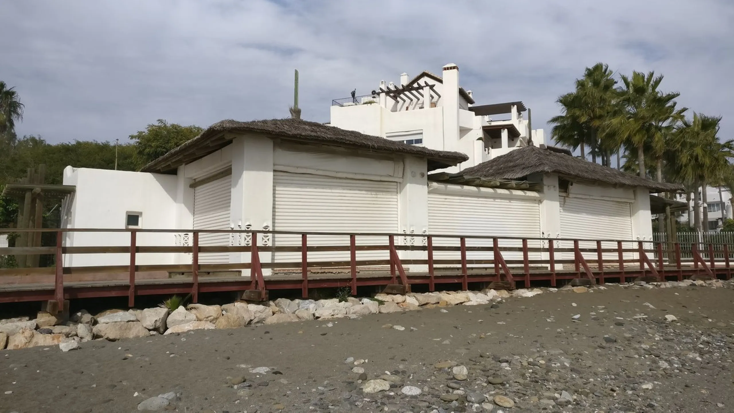 The beachfront restaurant of Ventura del Mar, located on the southern corner of the complex of the same name, was built together with the development and designed by the renowned architect Melvin Villarroel (Puente Romano, Sea Grill, Alcazaba, Alzambra, e