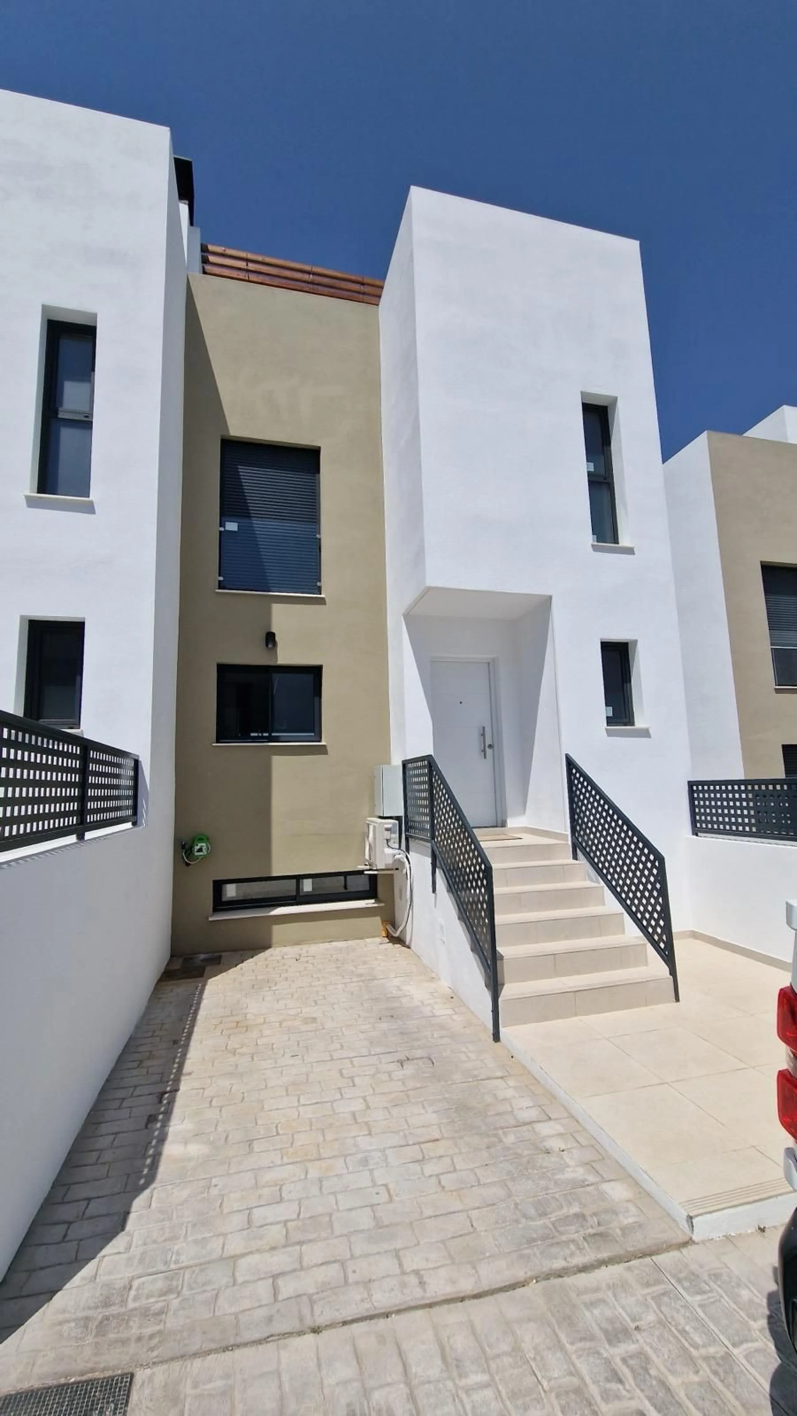 Corner Townhouse of Recent Construction in Alhaurín de la Torre