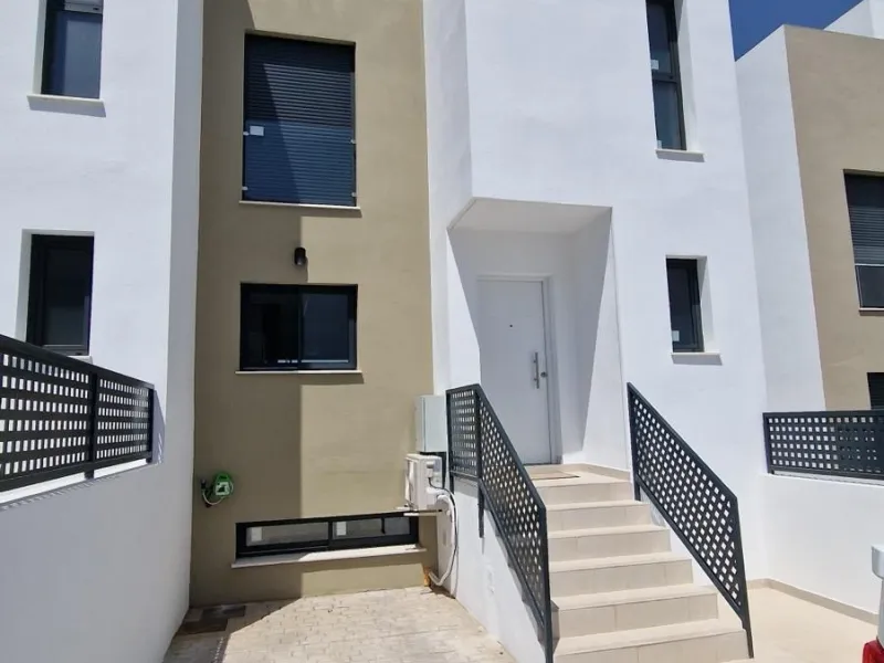 Corner Townhouse of Recent Construction in Alhaurín de la Torre