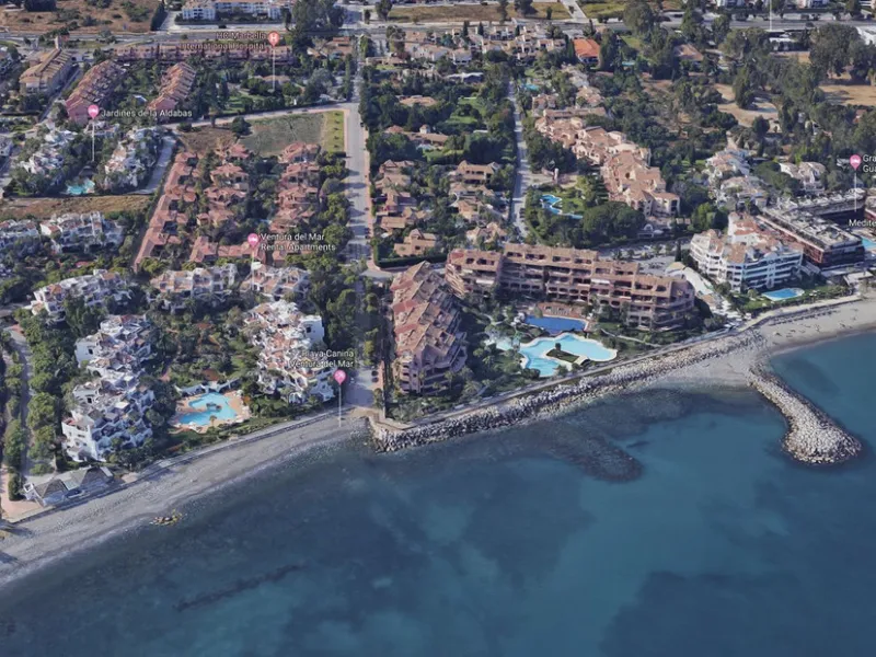 The beachfront restaurant of Ventura del Mar, located on the southern corner of the complex of the same name, was built together with the development and designed by the renowned architect Melvin Villarroel (Puente Romano, Sea Grill, Alcazaba, Alzambra, e