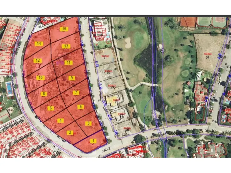 Plot - Residential Plot в продаже в Estepona, Málaga. Площадь дома 3900 м². Площадь участка 9751 м²
