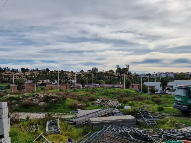 Plot - Residential Plot в продаже в Estepona, Málaga. Площадь дома 3900 м². Площадь участка 9751 м²
