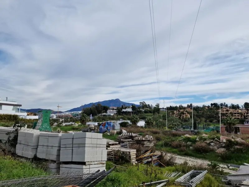 Plot - Residential Plot в продаже в Estepona, Málaga. Площадь дома 3900 м². Площадь участка 9751 м²